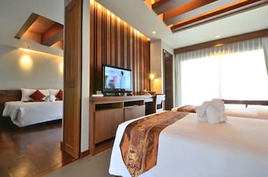 Connecting Room
